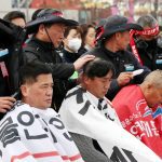 يستعد يون في كوريا الجنوبية لتوسيع نظام العودة إلى العمل وسط الإضراب