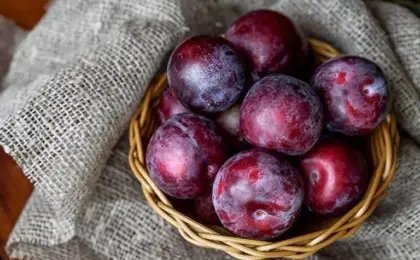 فوائد مذهلة للبرقوق الأحمر لصحة القلب ومرضى السكرى