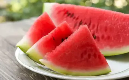 ليس للترطيب فقط.. البطيخ قد يساعد فى تعزيز صحة القلب !!