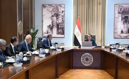 رئيس الوزراء يبحث مع ممثلى قطاعى السياحة والطيران سبل دفع الحركة السياحية