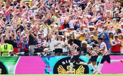 أمريكا تهزم أستراليا بثنائية وتتأهل لدور الـ 32 بكأس العالم