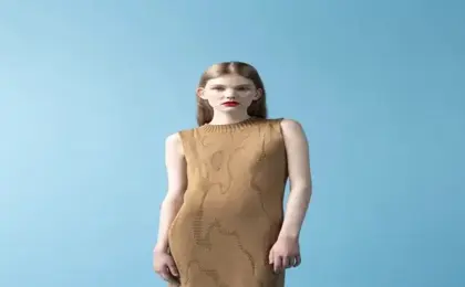 تصميم فستان من أخشاب حطام سفينة عمرها 300 عام