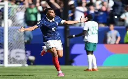 بعد 24 عامًا.. فرنسا تردّ الصفعة للسنغال وتهزمها 1/3