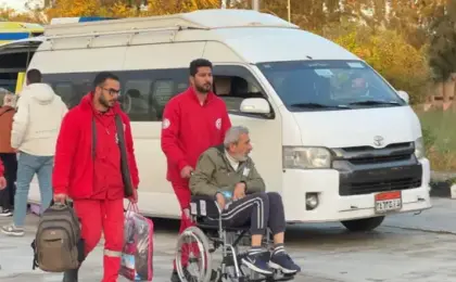 معبر رفح البرى يستقبل دفعة جديدة من العائدين الفلسطينيين إلى قطاع غزة