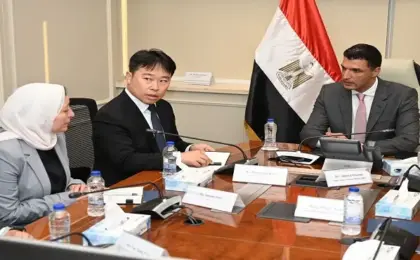 وزير الصناعة يبحث مع مسئولى شركة سامسونج مشروعاتها الحالية وخططها التوسعية فى المستقبل