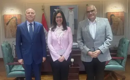 وزيرة الثقافة تبحث مع محافظ القاهرة تيسير حركة دخول الزائرين على مسارح الطليعة والعرائس والمسرح القومى