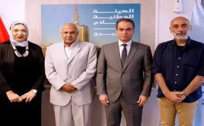 الشاعر جمال بخيت يهدى ماسبيرو نسخة من حلقات أشعاره للبث التليفزيونى
